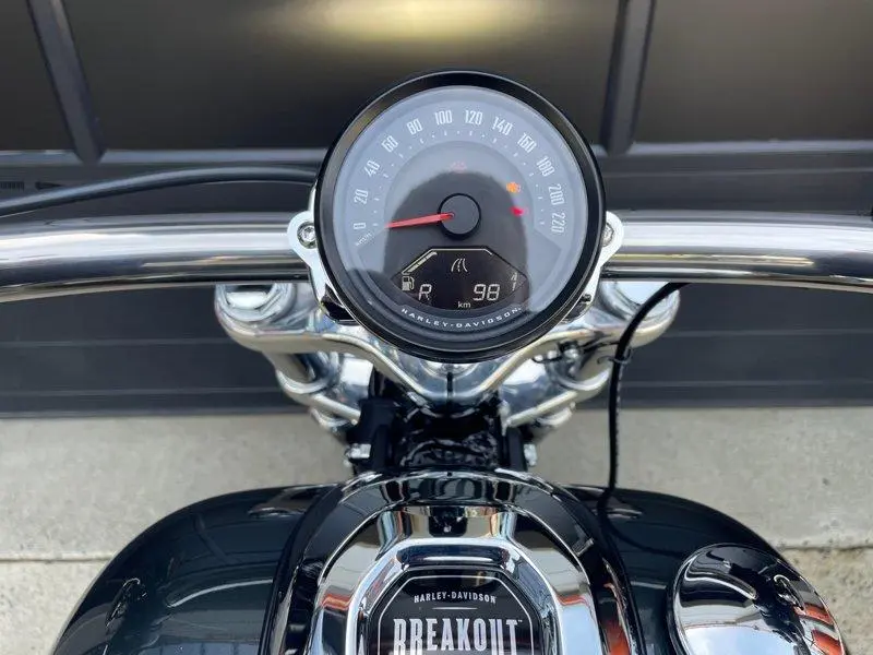 2026 Harley-Davidson FXBR - Breakout® thumbnail 16