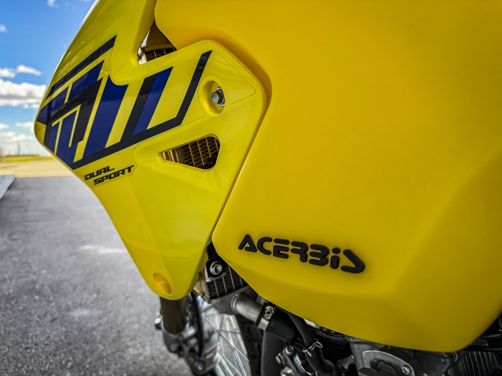 2023 Suzuki Dr-z400s alt