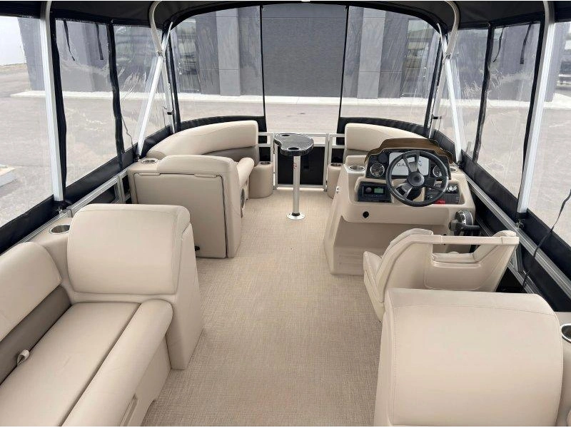 Legend Q-series Le 19 Lounge 2023 alt