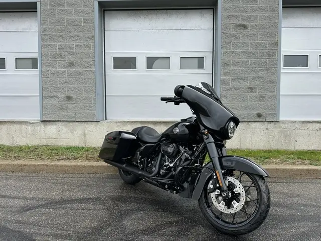 2023 Harley-Davidson Street GlideFLHXS