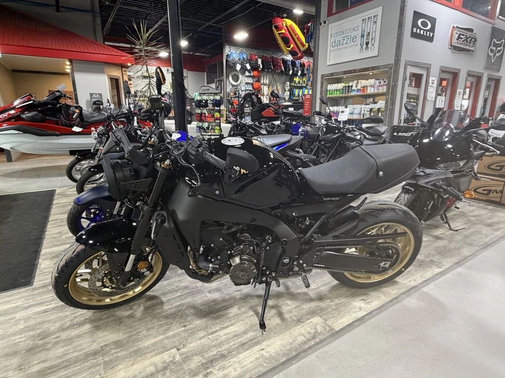 2026 Yamaha Xsr900 Raven alt
