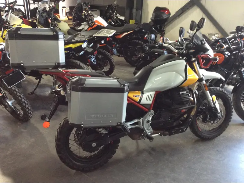 2020 Moto Guzzi V85TT ADVENTURE thumbnail 3