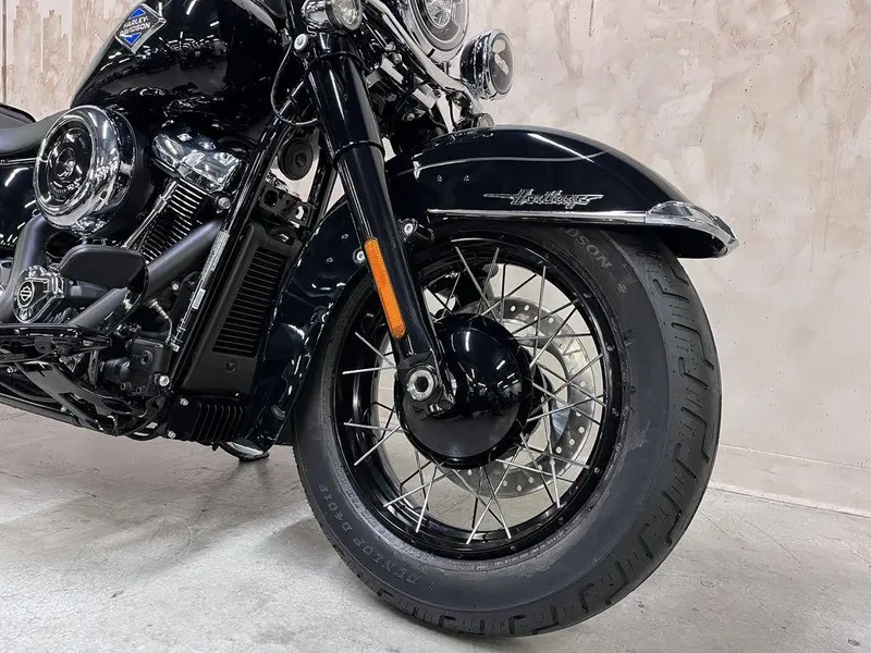 2026 Harley-Davidson FLHC HERITAGE CLASSIC thumbnail 7
