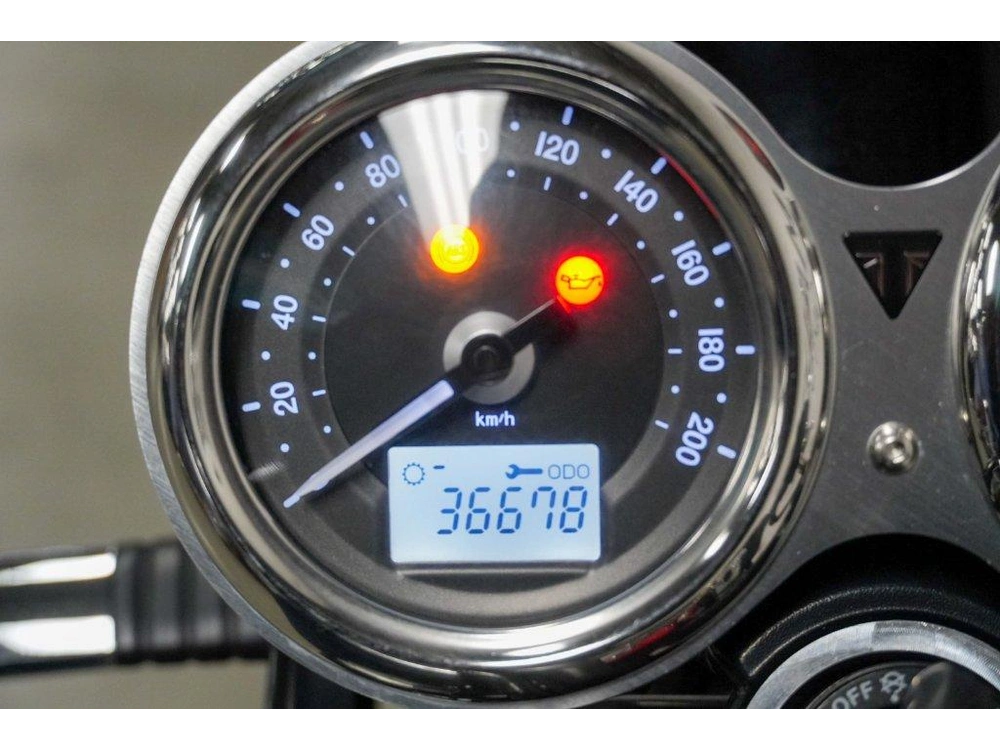 Triumph Bonneville T120 2016 alt