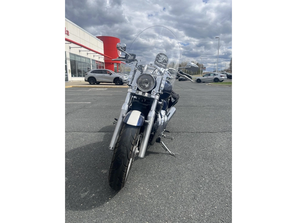 2010 Triumph Thunderbird alt
