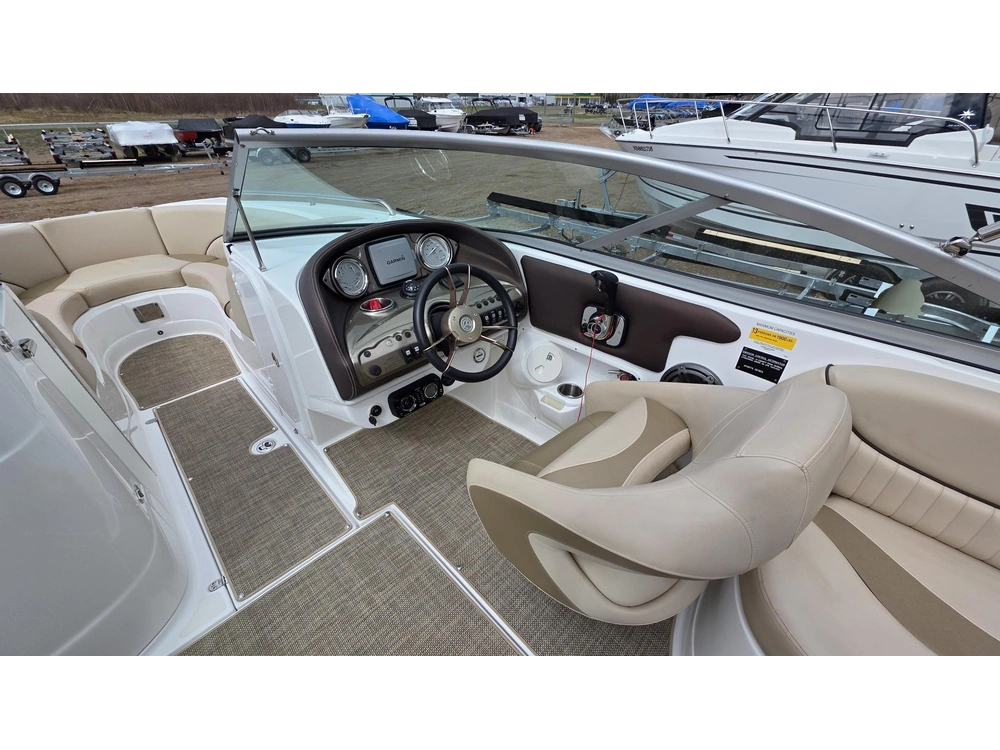 2014 Cruisers Yachts 258 Ss alt
