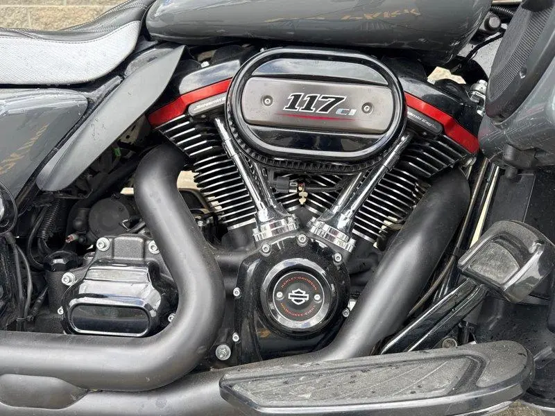 2018 Harley-Davidson FLHXSE - CVO™ Street Glide® thumbnail 3