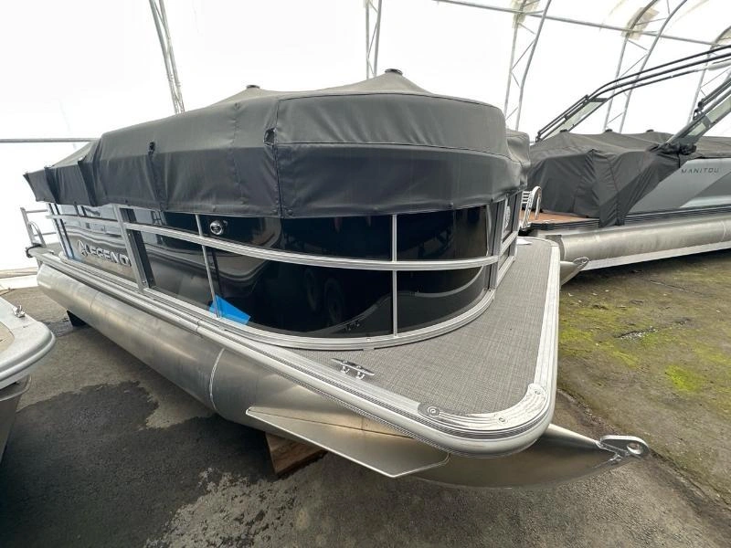 Legend Q-series Le 19 Lounge 2023 alt