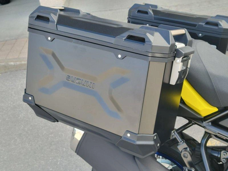 2026 Suzuki 2025 V-strom 800de alt