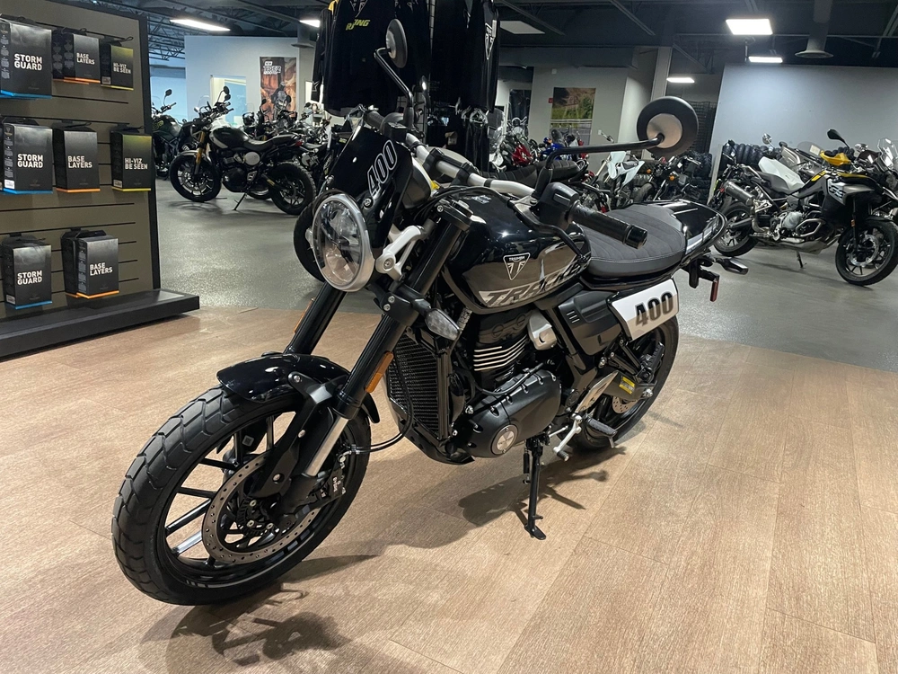 2027 Triumph Tracker 400 - Phantom Black alt