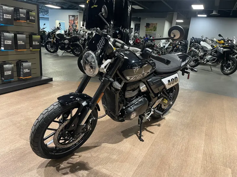 2027 Triumph TRACKER 400 - PHANTOM BLACK