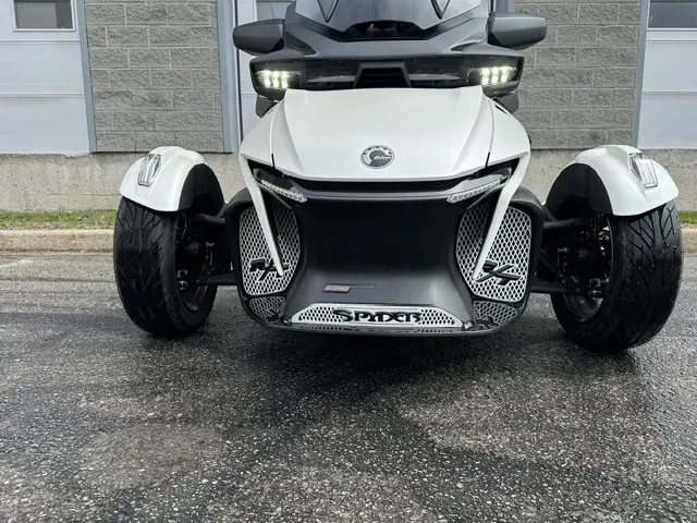 Can-Am Spyder SEA to SKY 2024