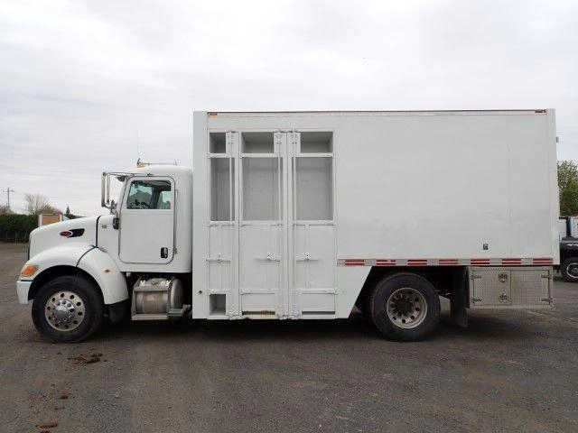Peterbilt 335 2009