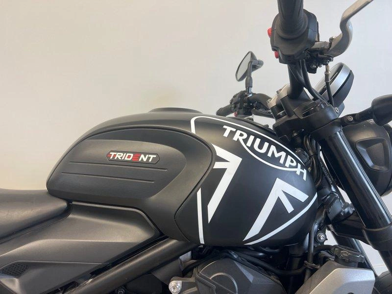 2024 Triumph Trident 660 alt