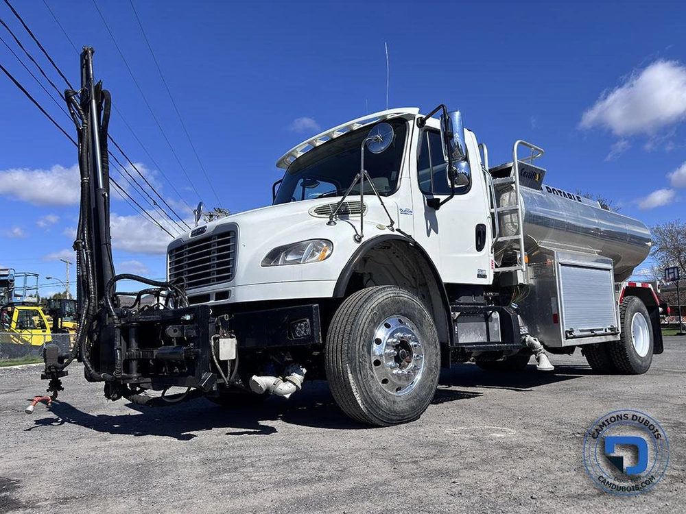 Freightliner M2-106 2011 alt