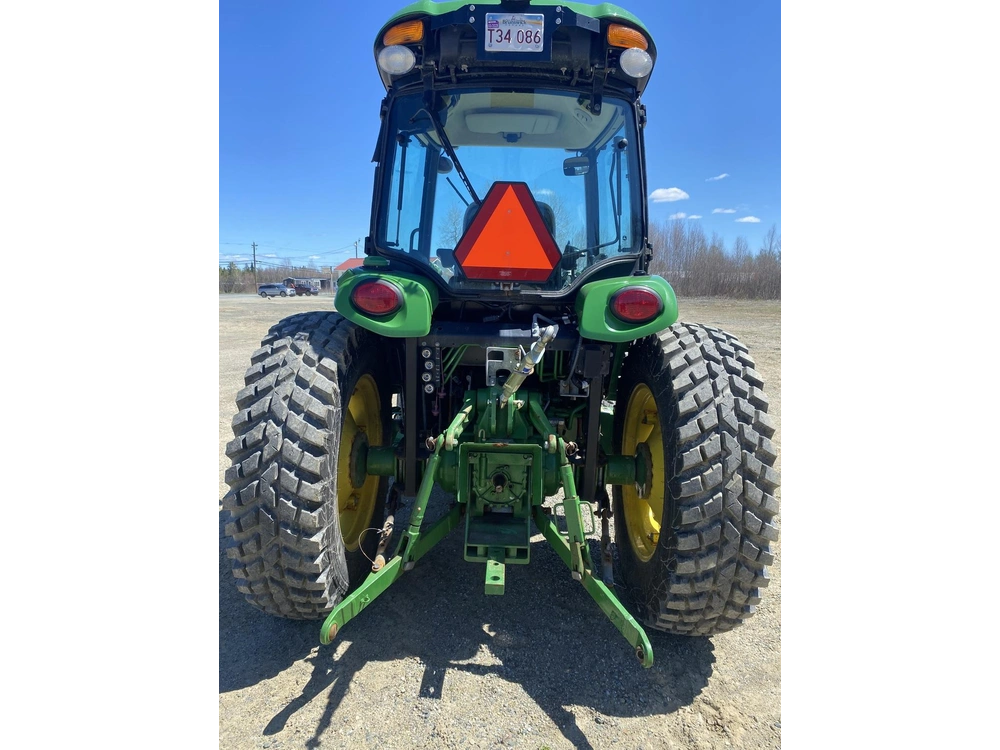 2022 John Deere 4066r alt