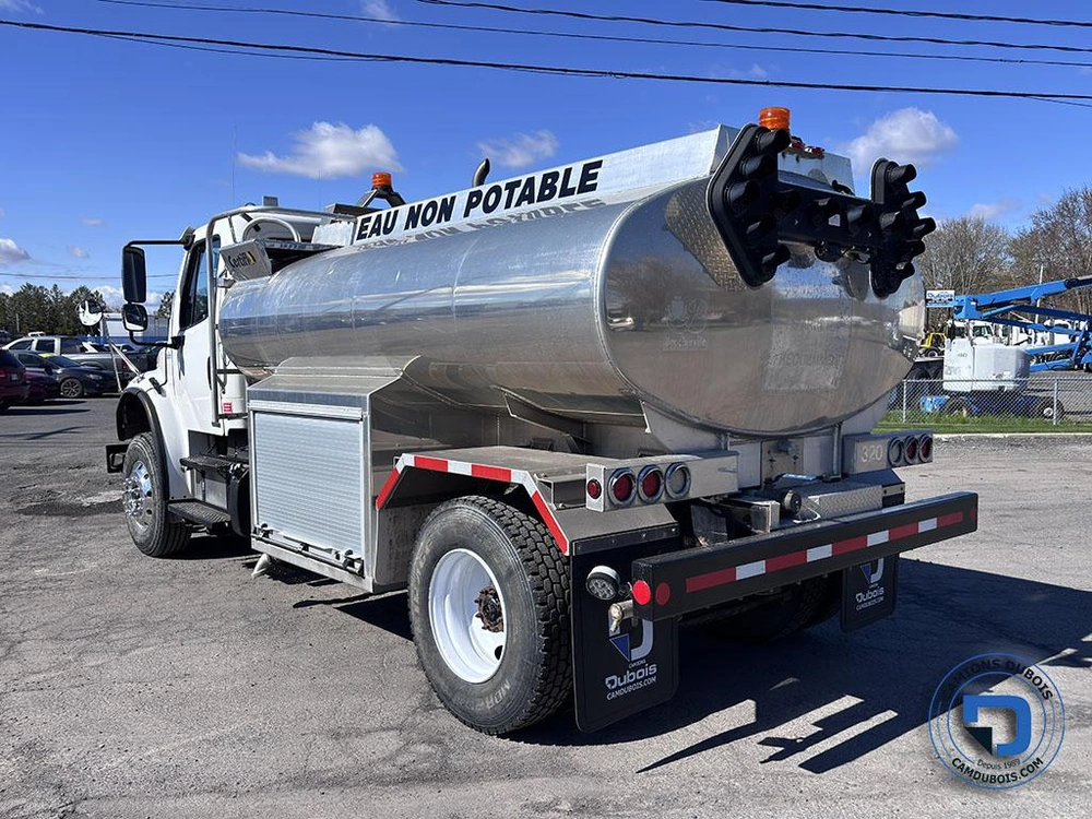 Freightliner M2-106 2011 alt