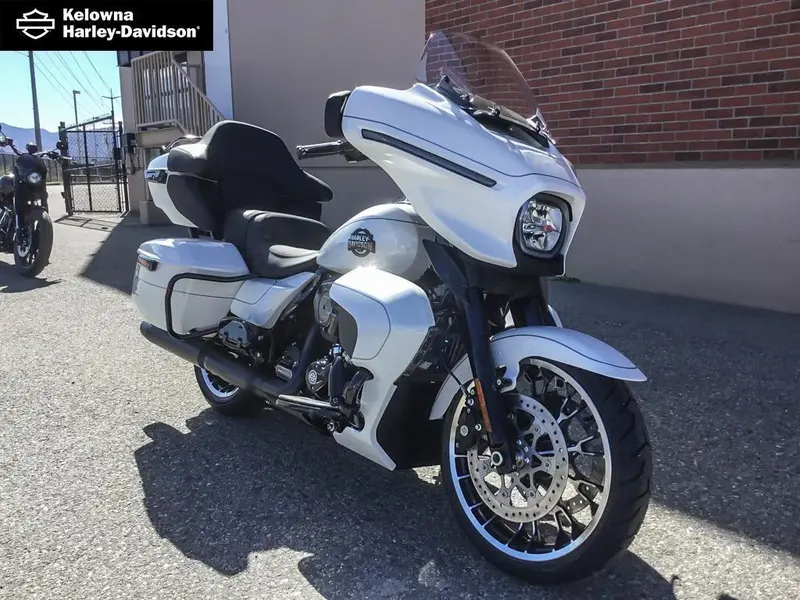 2026 Harley-Davidson FLHXL - Street Glide® Limited thumbnail 3