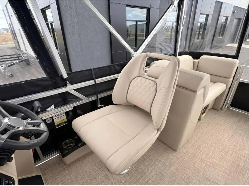 Legend Q-series Le 19 Lounge 2023 alt