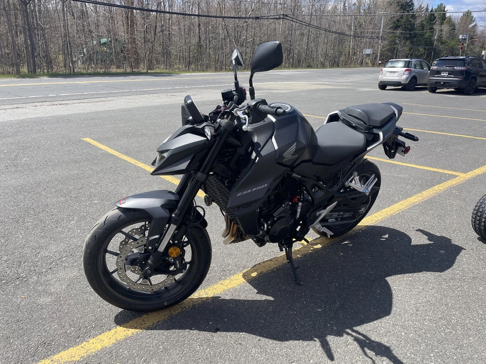 Honda Cb 750 Hornet 2025 alt