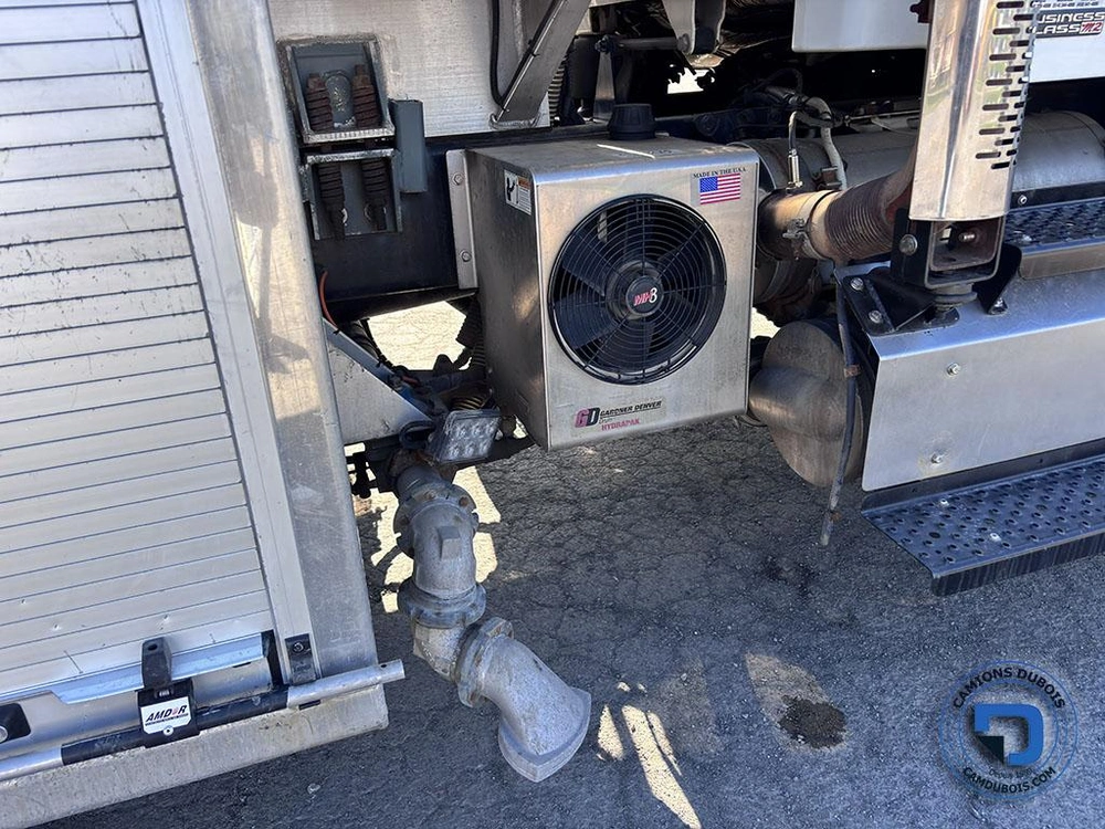Freightliner M2-106 2011 alt