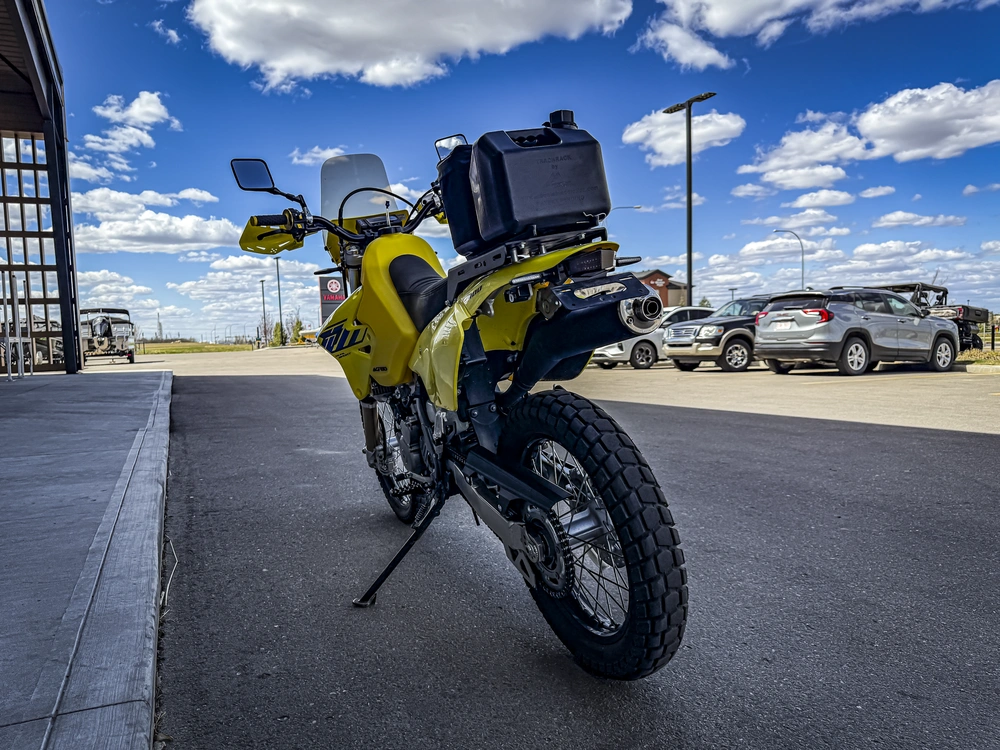 2023 Suzuki Dr-z400s alt