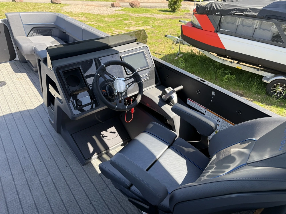 2025 Manitou Explore 24 Stealth alt