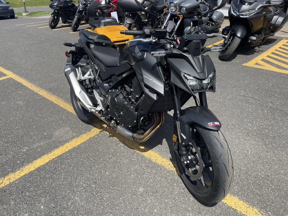 Honda Cb 750 Hornet 2025 alt