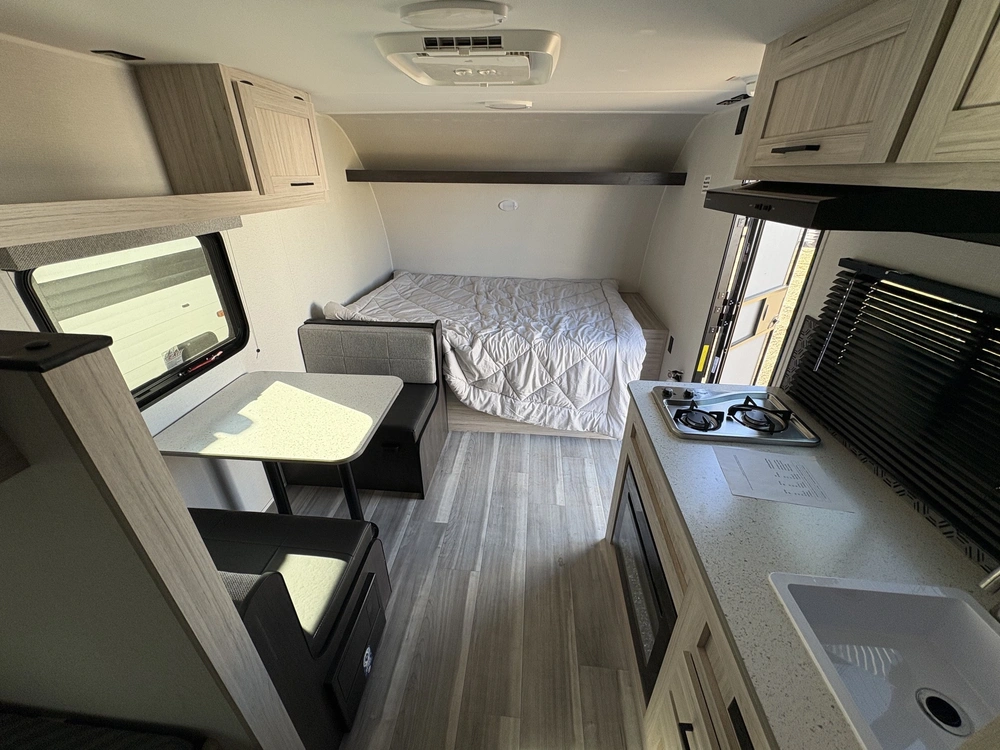 2025 Cruiser Rv Avenir A-17bh alt