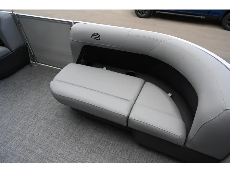 2026 Sun Tracker PARTY BARGE 16 DLX 50ELPT 4S thumbnail 11