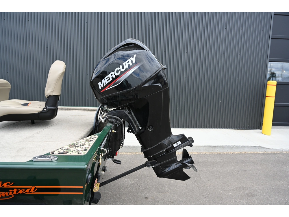 2026 Tracker Bass Tracker Classic Special Edition 40 Elpt Four Stroke alt
