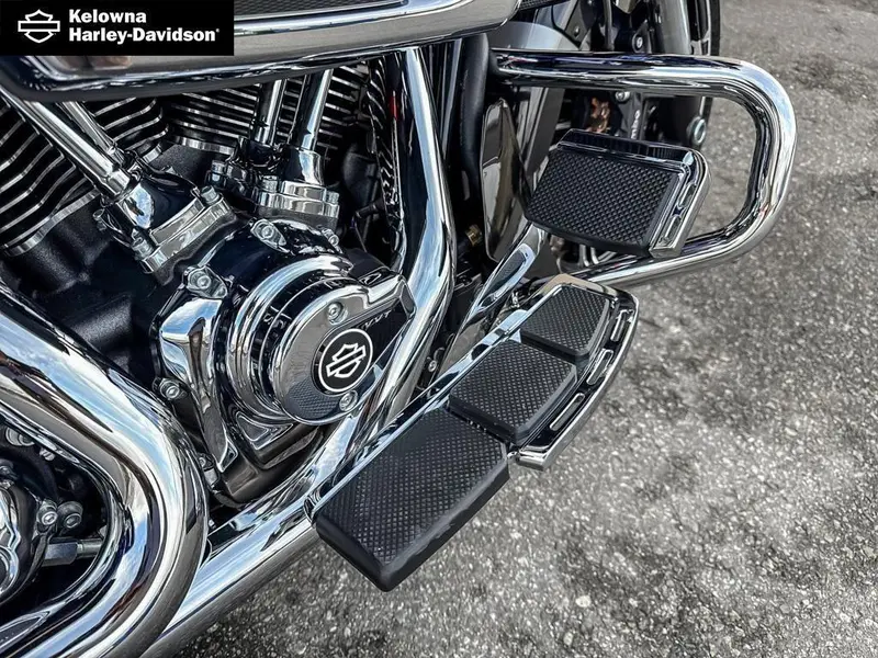 2025 Harley-Davidson FLHXSE - CVO™ Street Glide™ thumbnail 17