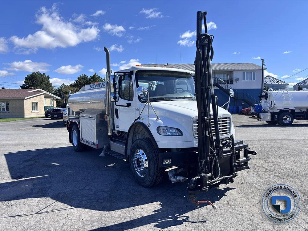 Freightliner M2-106 2011 alt