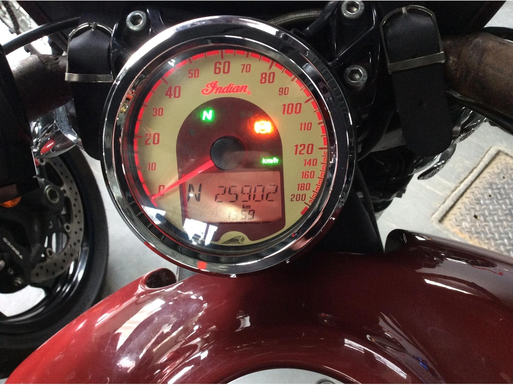 2016 Indian Motorcycle Scout Bobber Tweety alt