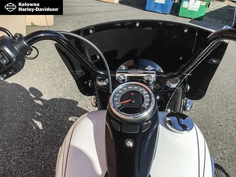 2025 Harley-Davidson FLHC - Heritage Classic thumbnail 14