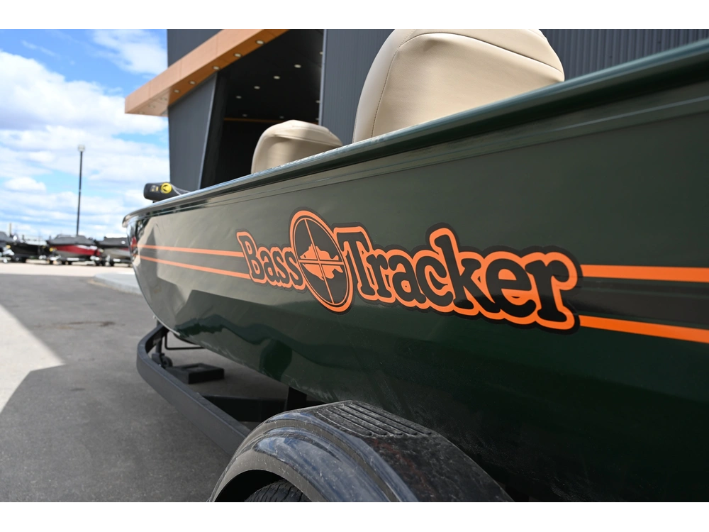 2026 Tracker Bass Tracker Classic Special Edition 40 Elpt Four Stroke alt