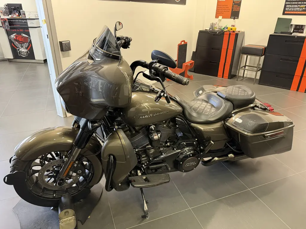 2021 Harley-Davidson CVO Street Glide FLHXSEFLHXSE