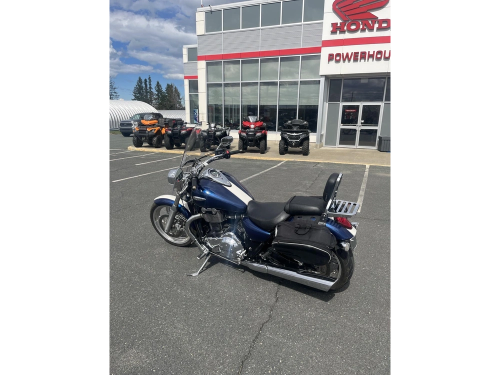 2010 Triumph Thunderbird alt