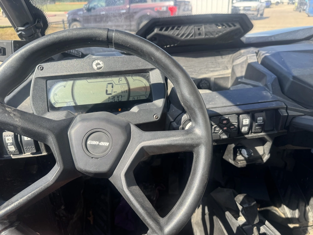 2023 Can-am Commander Xt 700 alt