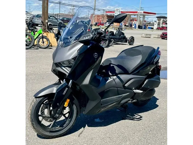 2025 Yamaha XMAX thumbnail 3