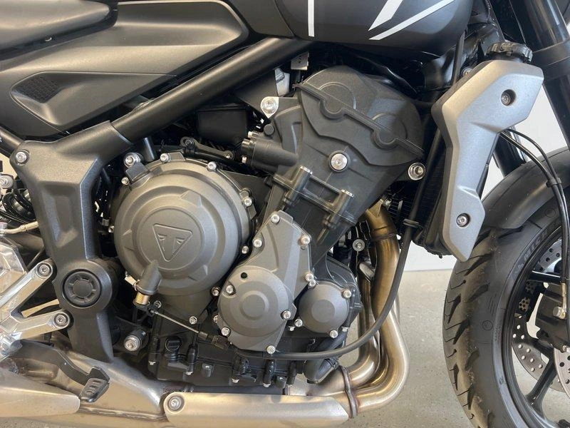 2024 Triumph Trident 660 alt