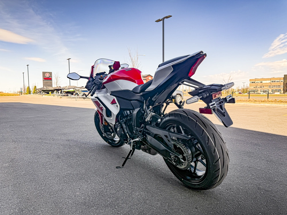 2026 Yamaha R7 alt