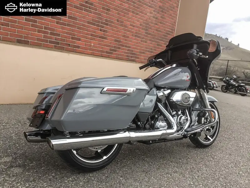 2026 Harley-Davidson FLHX - Street Glide® thumbnail 12