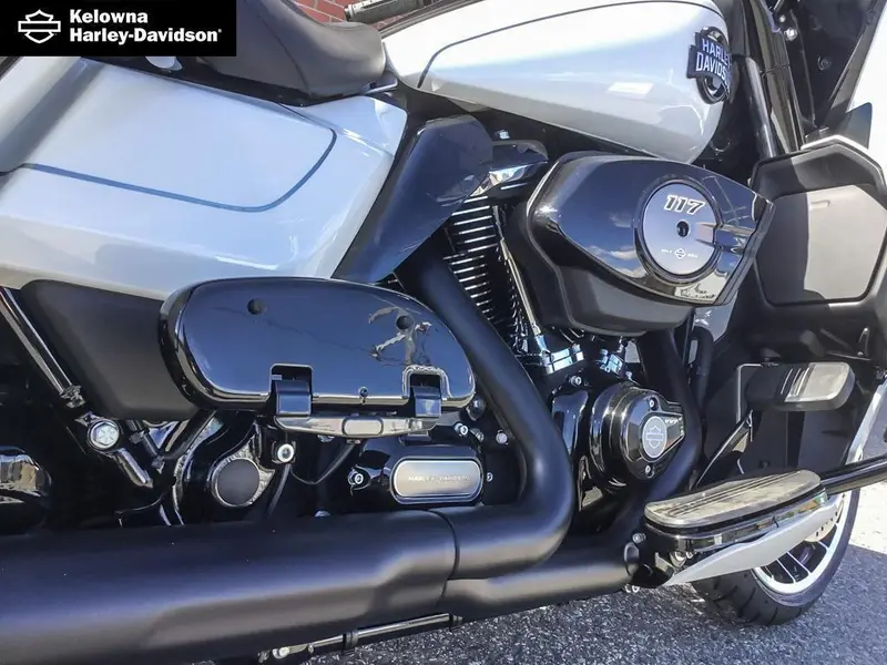 2026 Harley-Davidson FLHXL - Street Glide® Limited thumbnail 18