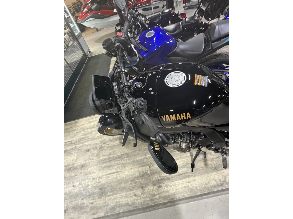 2026 Yamaha Xsr900 Raven alt