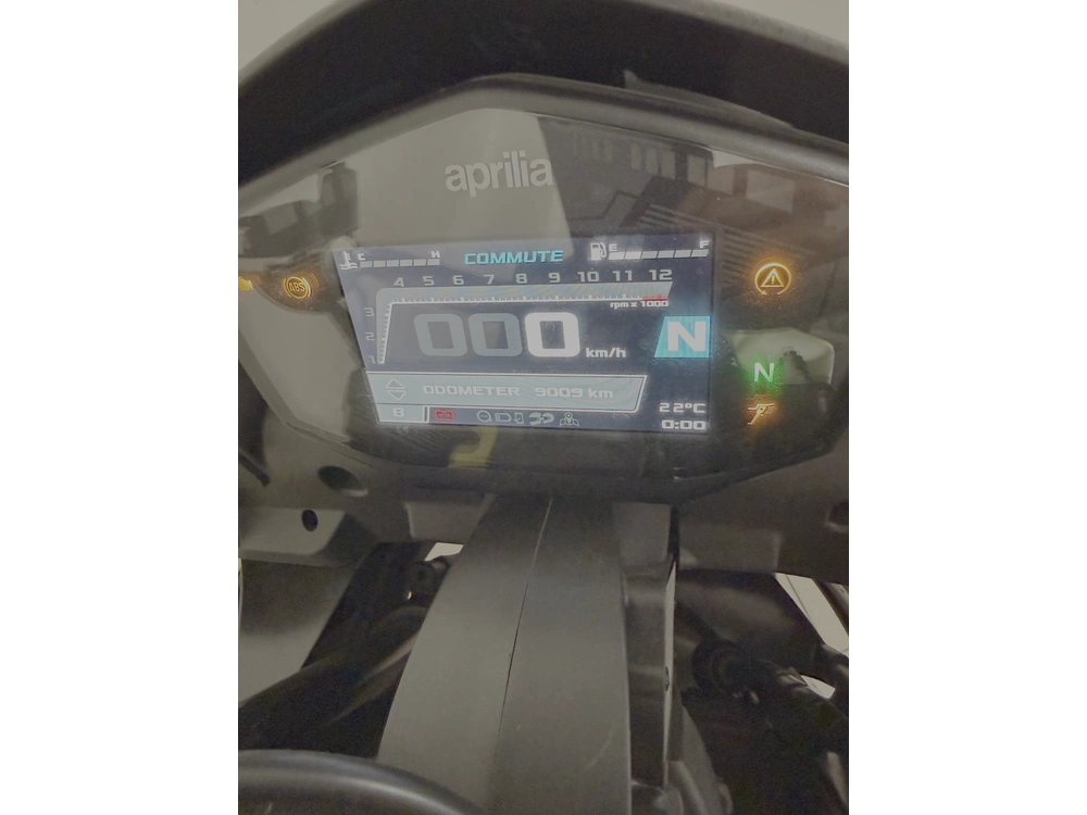 Aprilia Tuono Factory 2020 alt