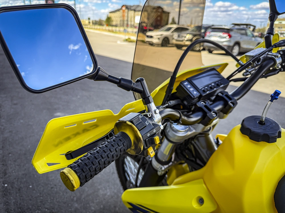 2023 Suzuki Dr-z400s alt