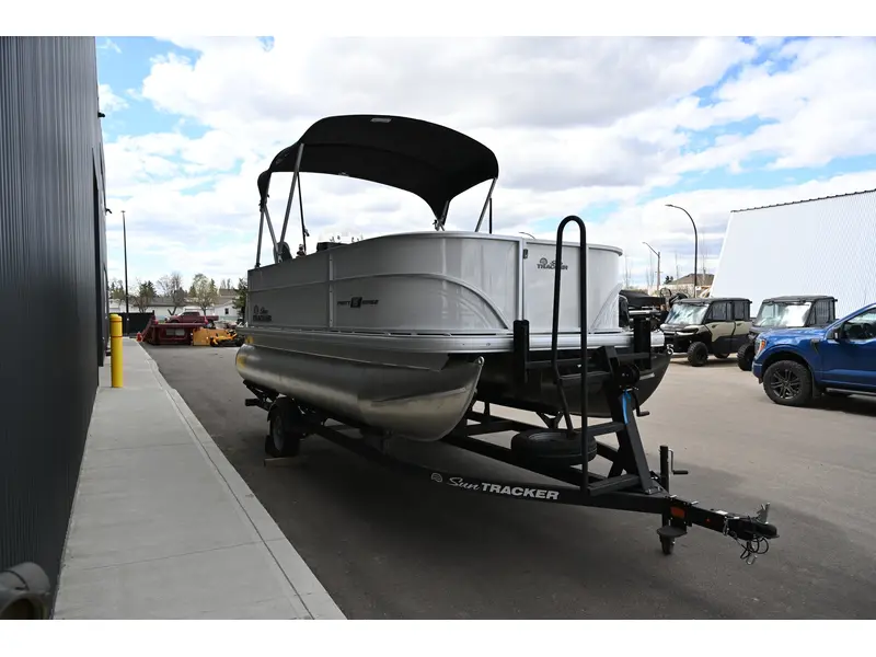 2026 Sun Tracker PARTY BARGE 16 DLX 50ELPT 4S thumbnail 6