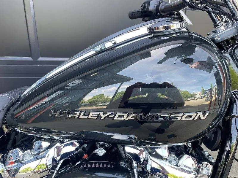 2026 Harley-Davidson FXBR - Breakout® thumbnail 4