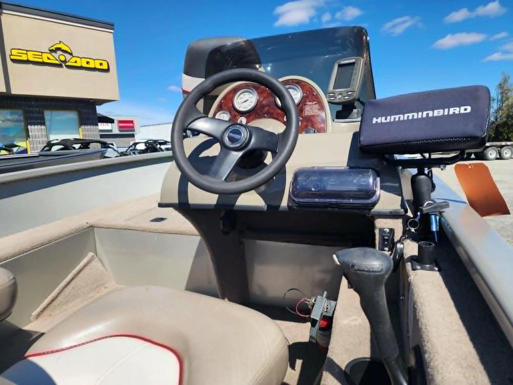 2005 Other Tracker 16ft alt